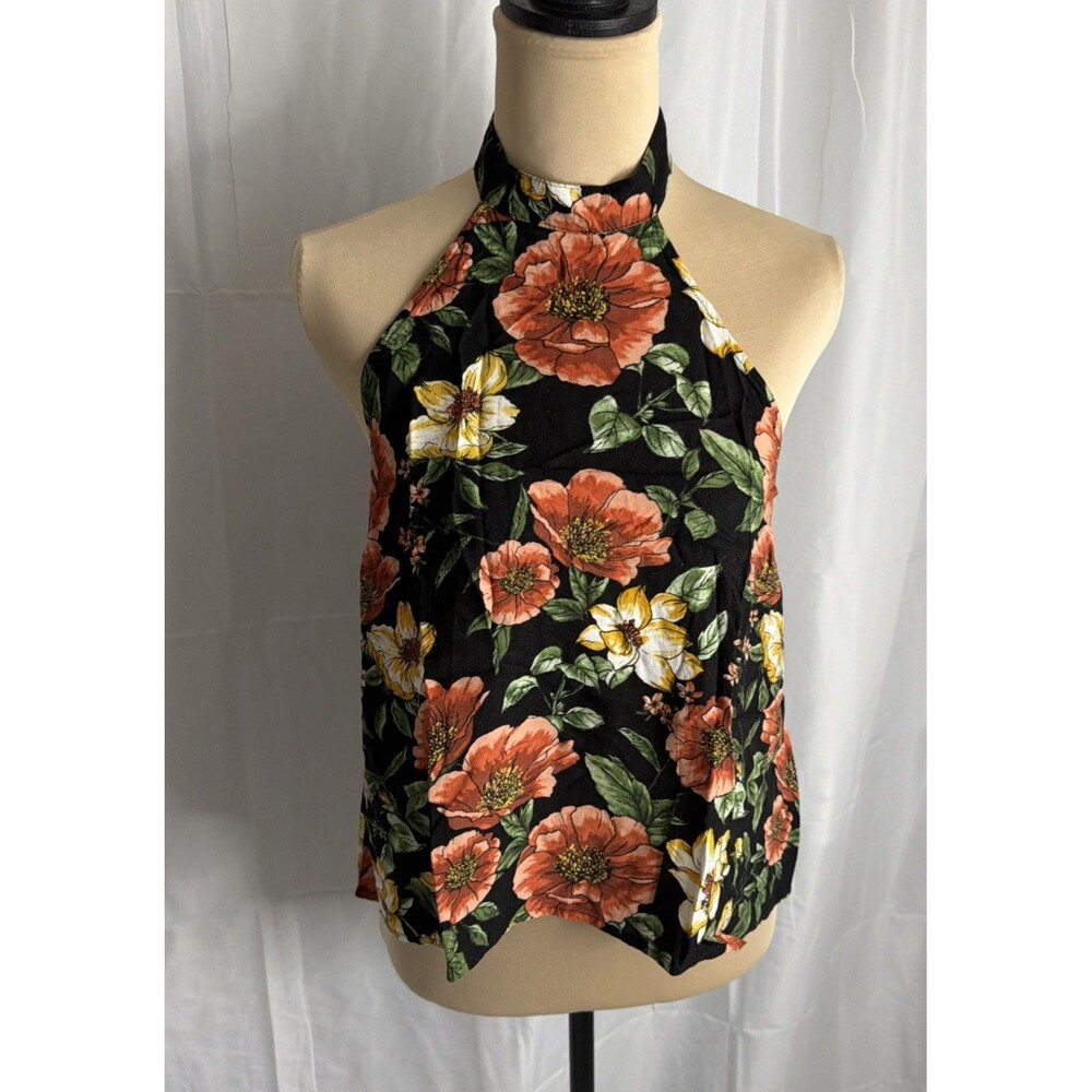 Forever 21 Contemporary Twist Neck Halter Top Size M